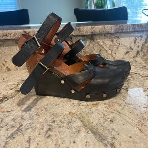 OTBT leather Wedges size 8